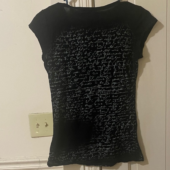 Gothic Black Tee with Red and Metallic Blue Rose Skull Design - Picture 4 of 4